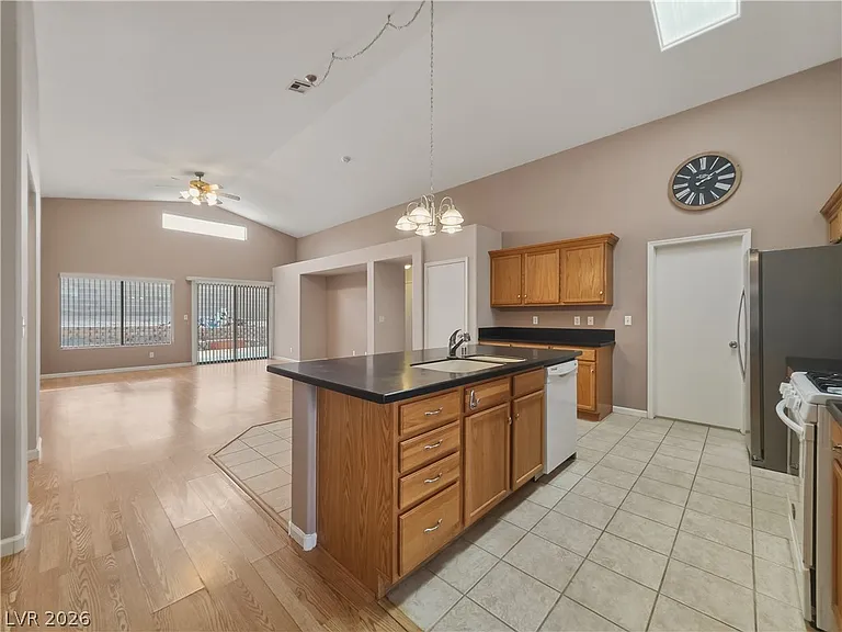 1037 Blue Lantern Dr — Photo 18
