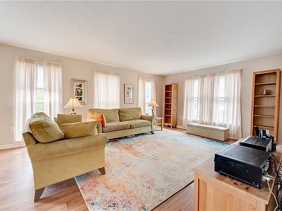 4th image of 109 Park Pl