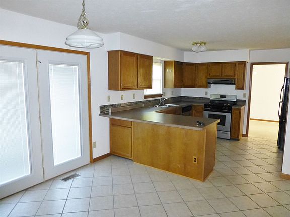 3rd image of 3335 Boone St