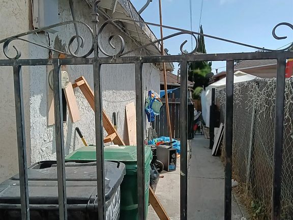5th image of 3156 Newton Ave