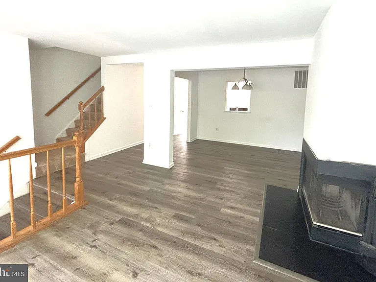 6761 Jenny Leigh Ct — Photo 3