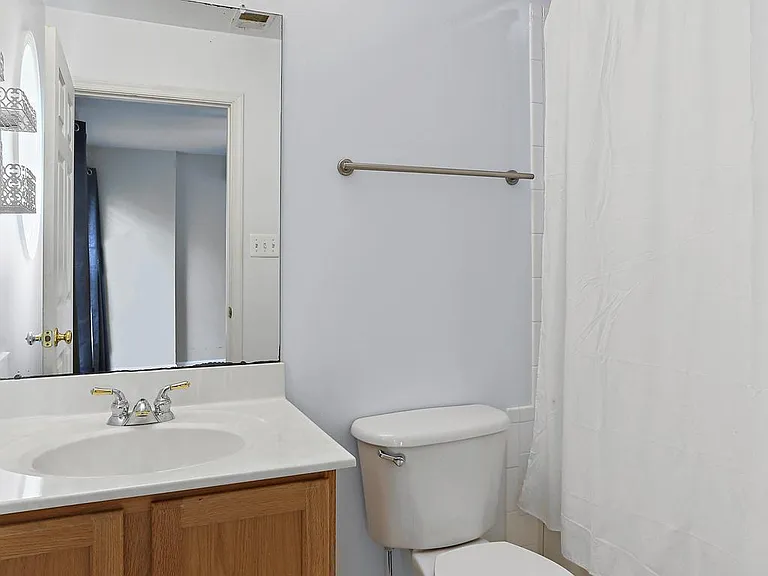 570 Eisenhower Dr — Photo 10