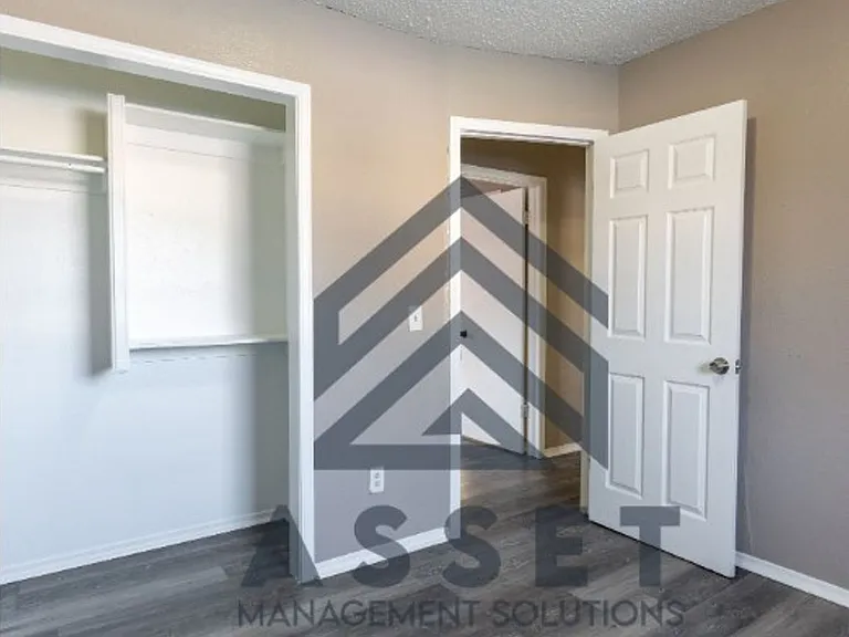 4825 S Fairmont Ave — Photo 9