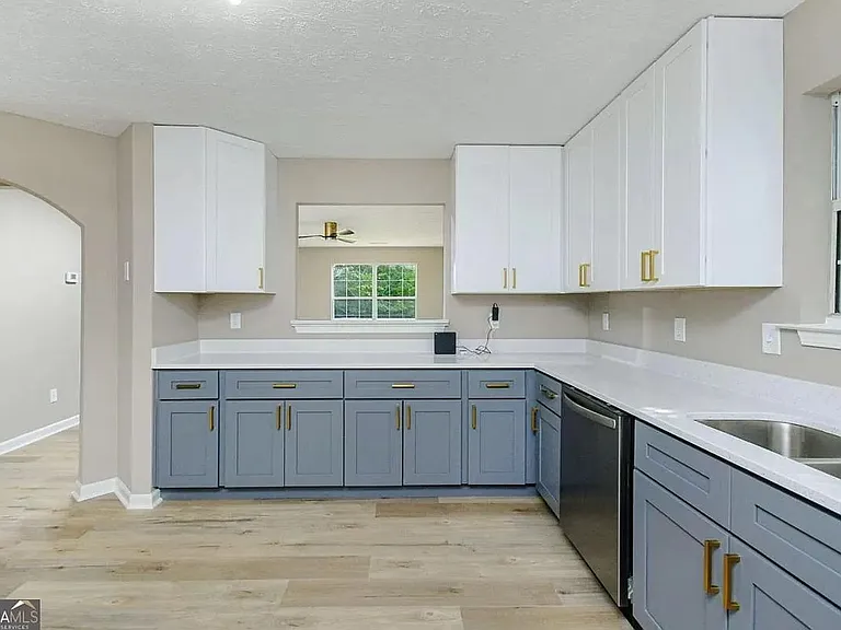 3840 Brown Dr — Photo 3