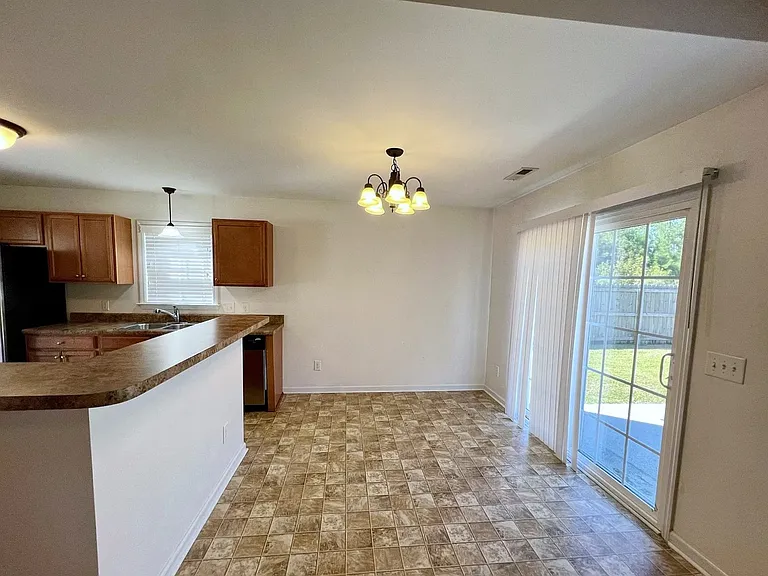 1003 Wt Whitehead Dr — Photo 6