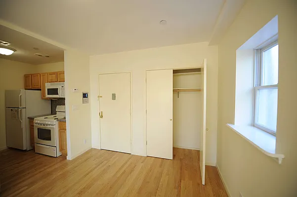 Rented by RES New York | media 6