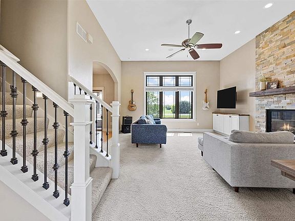 3rd image of 735 Yorkshire St