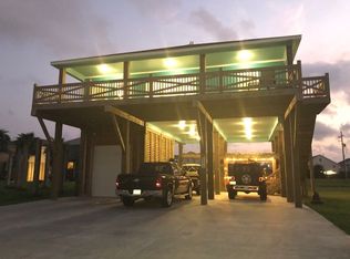 873 Palmetto Dr, Crystal Beach, TX 77650