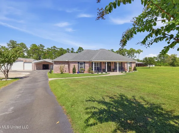 7405 North St, Ocean Springs, MS 39564