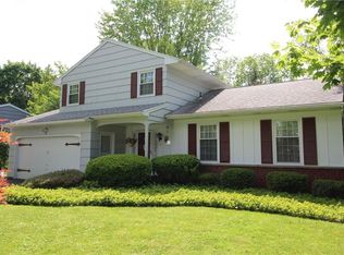 7 Strawbridge Rd, Henrietta, NY 14467