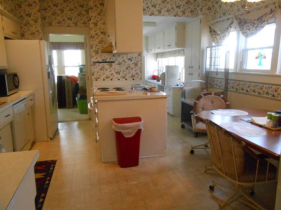 Eating area in kitchen
