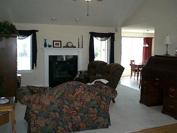 4th image of 1455 Sedward Ave