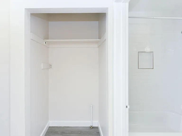 Berendo Street Apartments — Photo 10