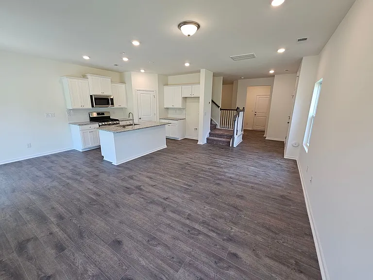 2839 Aubrey St — Photo 3