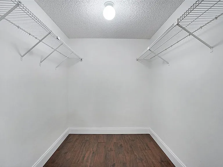 109 Lake Emerald Dr #110 — Photo 21