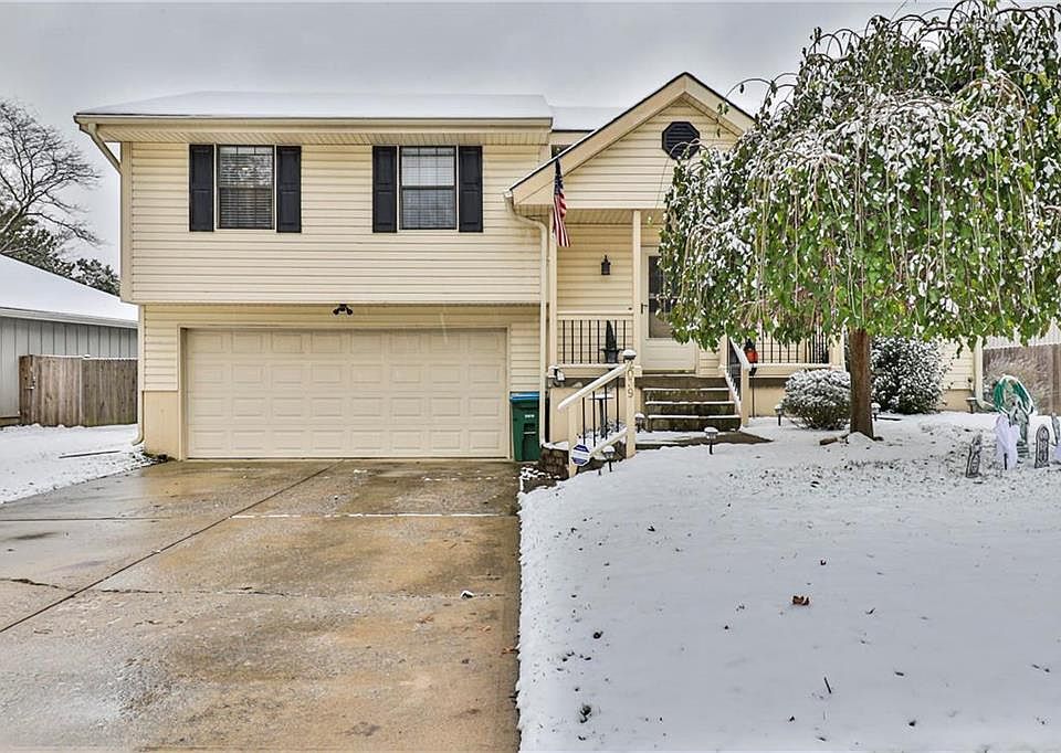 1st image of 2039 NE Patterson Dr