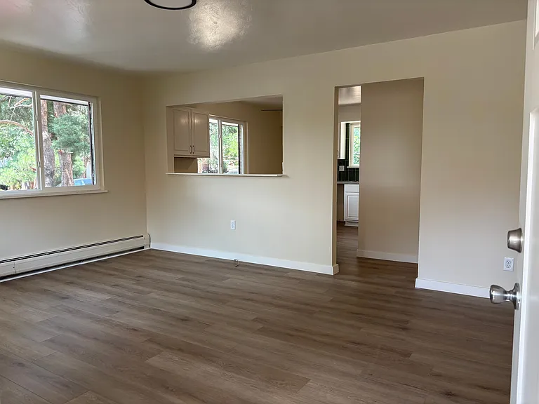 1112 W Ida Ave #A — Photo 2