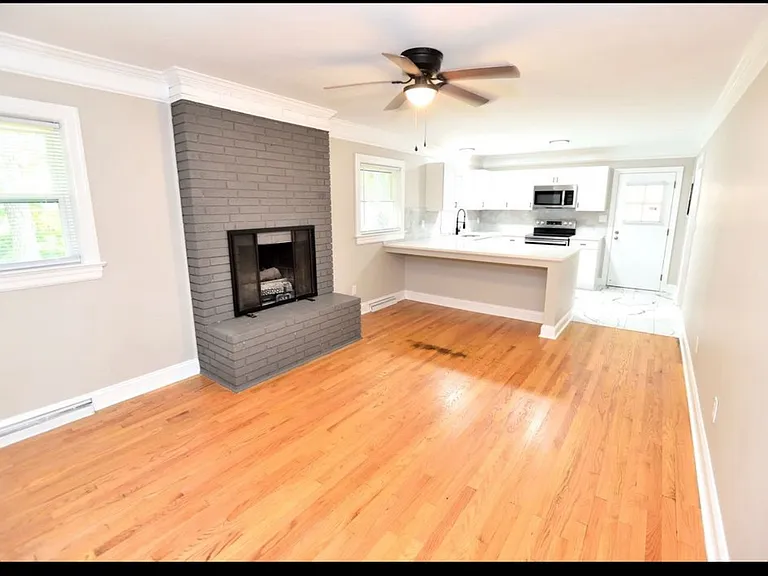 836 Burton St — Photo 7