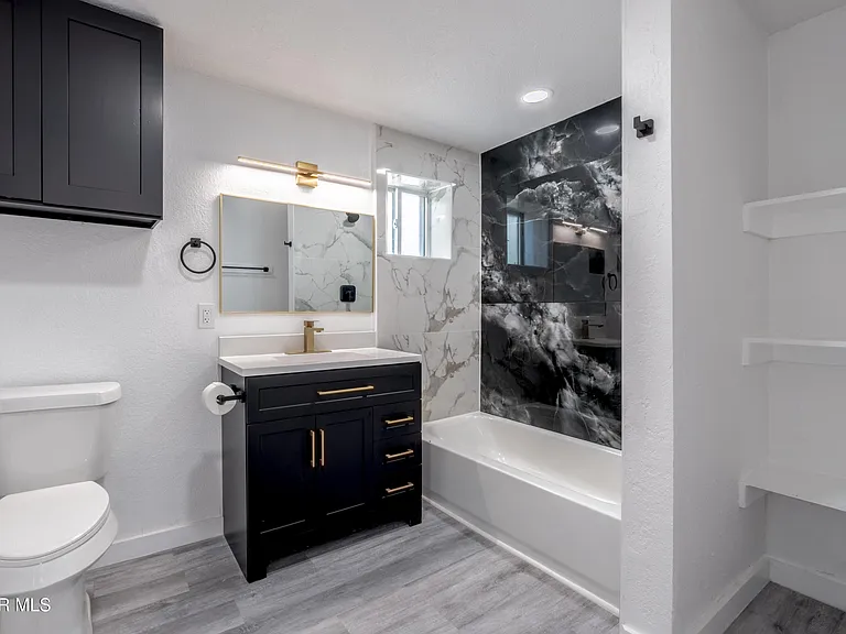 3221 N Stanton St — Photo 32