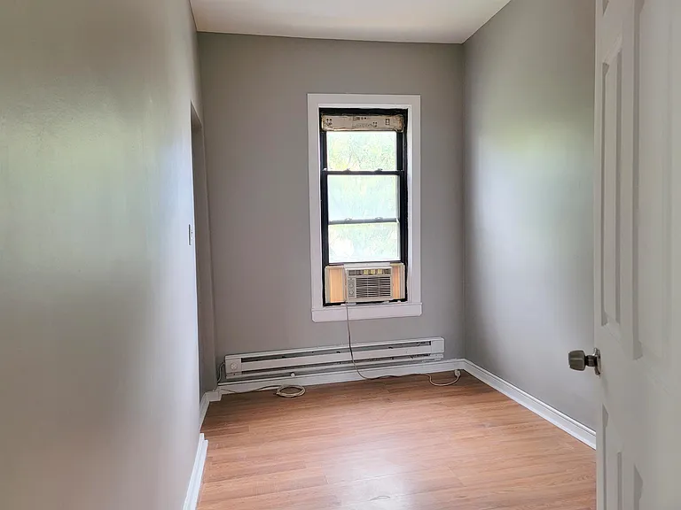 423 2nd St #3 — Photo 5