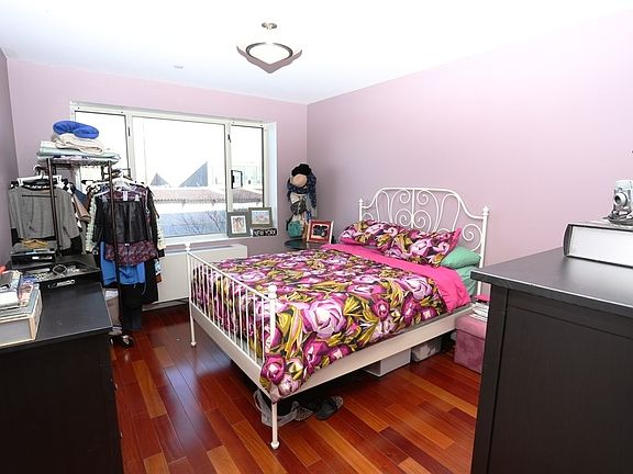 5th image of 30-85 Vernon Blvd #3J