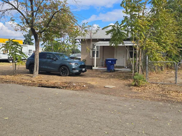 2389 S Nicholas Ave, Fresno, CA 93706