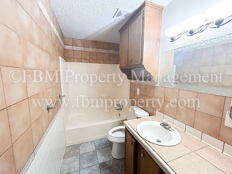 2539 W Sycamore Ave — Photo 8