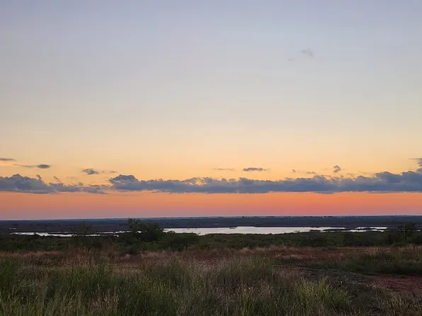 32 Lake Dr, Stamford, TX 79553