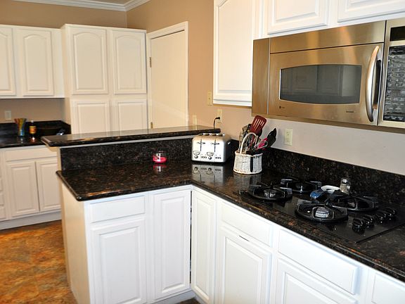5th image of 10244 Wescott Ave