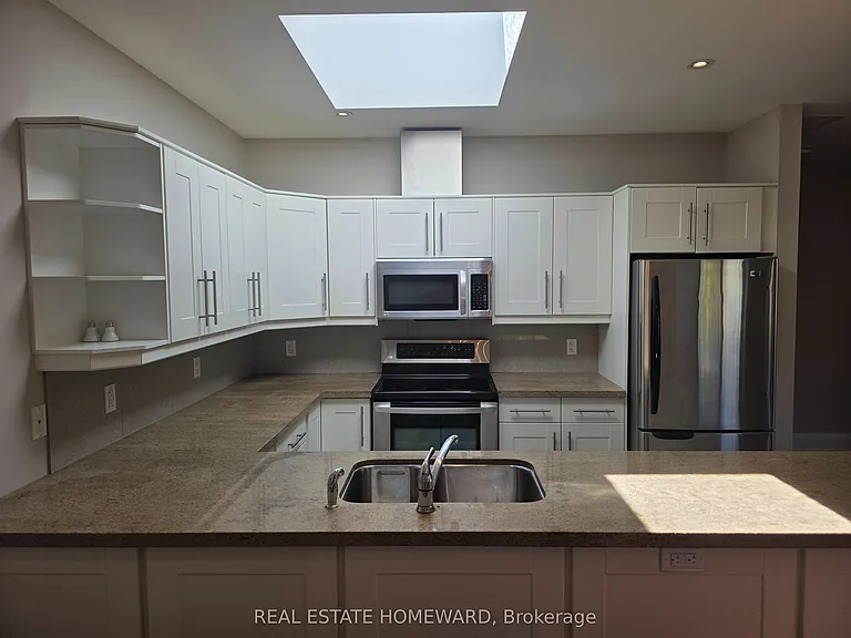 425 Queen St E #A — Photo 5