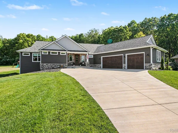 4112 Prairie Rose Dr, Howell, MI 48843