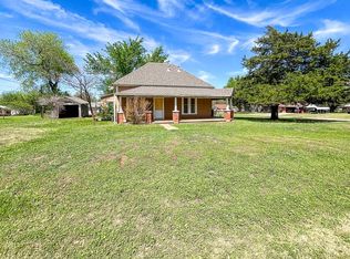 305 NW 2nd St, Geary, OK 73040