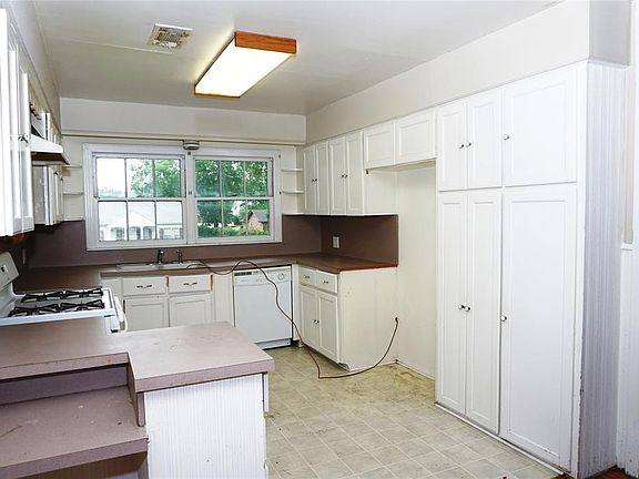 5th image of 1030 W Johnson St