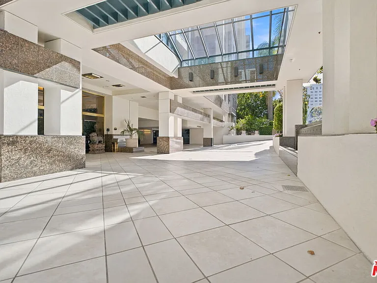 10724 Wilshire Blvd #1104 — Photo 42