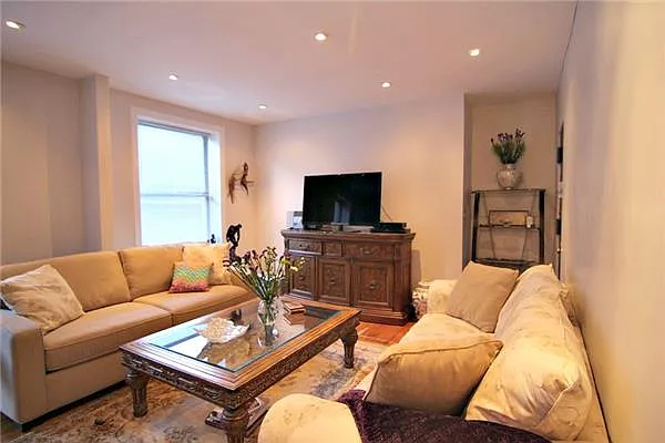 Sold by Kian Realty | media 17