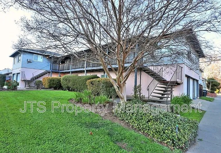 4439 V St #5 — Photo 61
