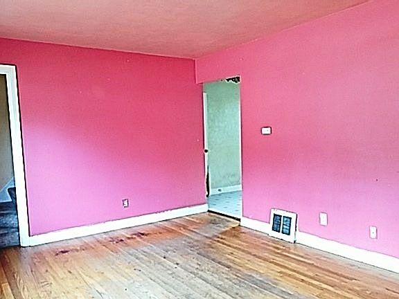 2nd image of 1723 Macarthur Dr