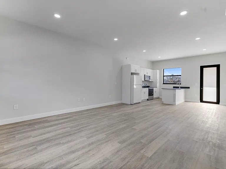 1103 Meadow Rd — Photo 12