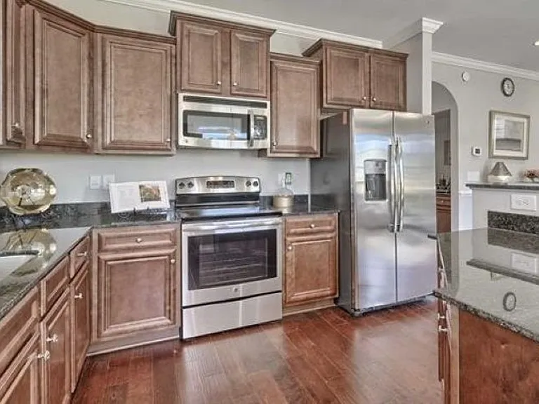 637 Dawsons Park Way — Photo 2