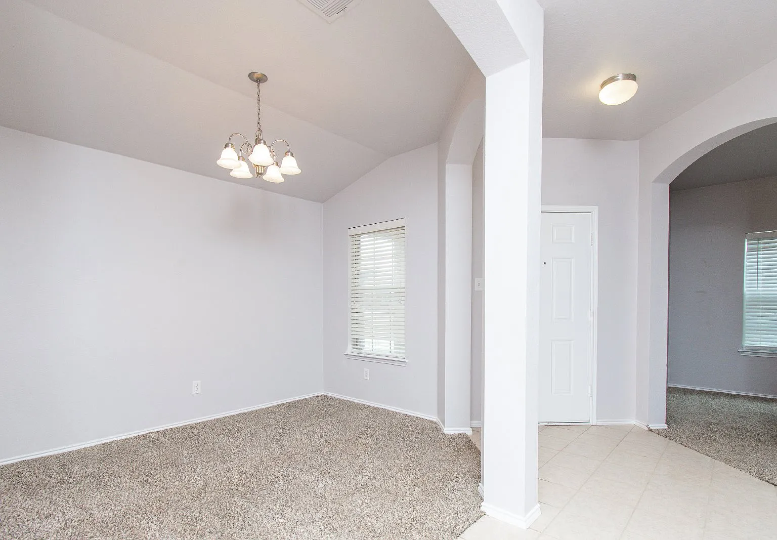 4 bed, 2.0 bath, 1958 sqft, $1,600 — Photo 2