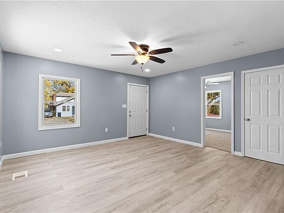 4th image of 3819 E 53rd Ter
