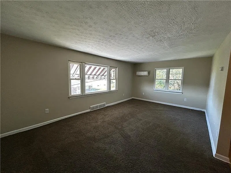 2629 Whitehaven Blvd — Photo 3