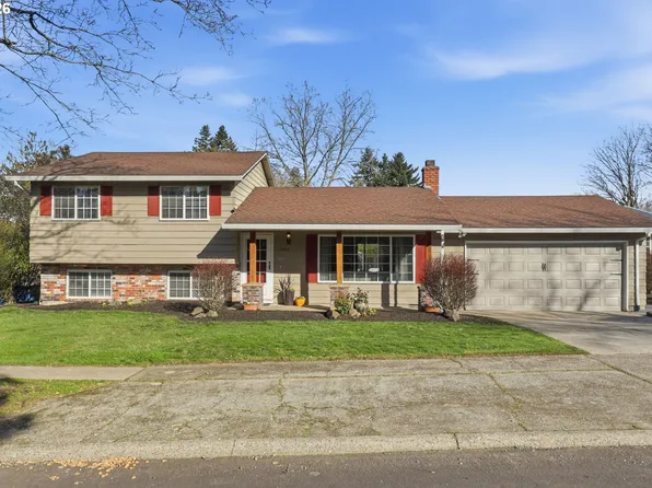 3820 SE Stott Cir, Troutdale, OR 97060