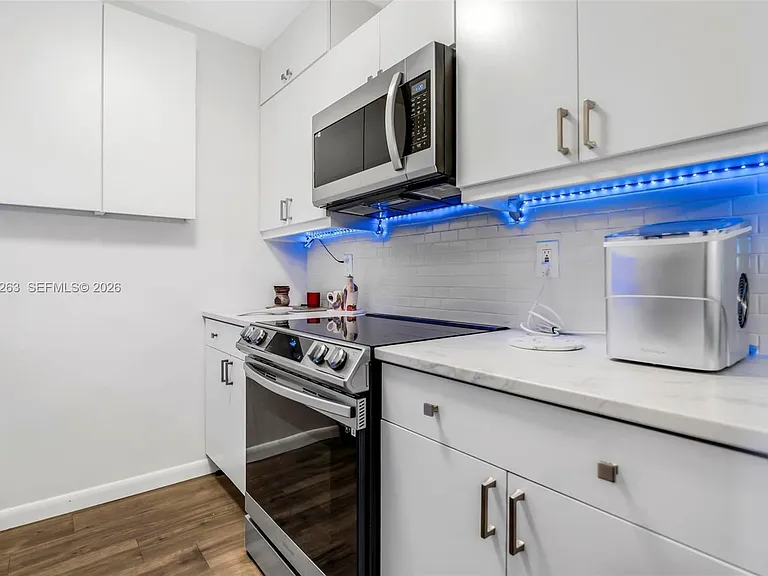 901 SW 11th Ave #17H — Photo 8