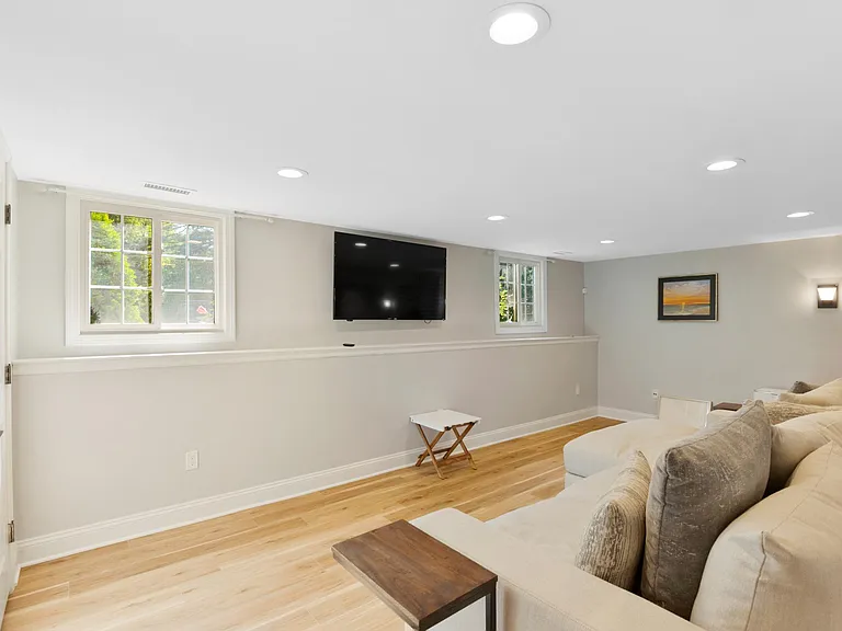 10 London Ct — Photo 8