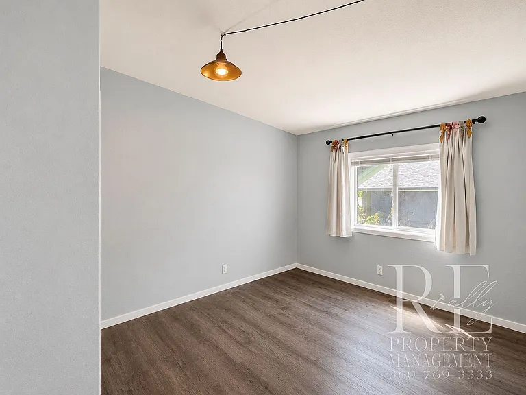548 Arnold Ave E — Photo 13