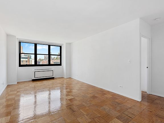 4th image of 200 E 72nd St APT 17K
