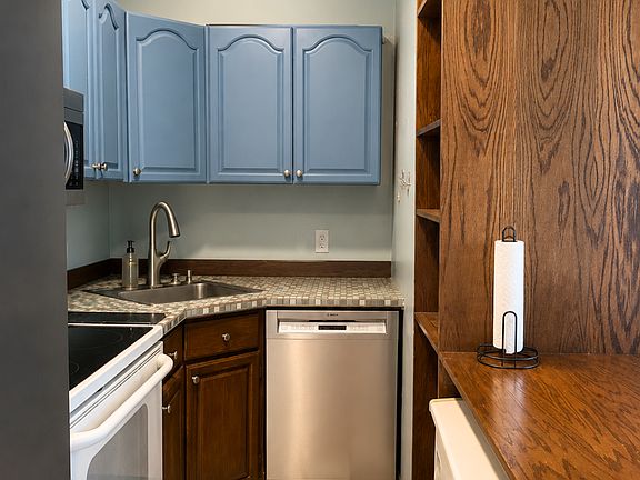 5th image of 623 Beach St APT 5