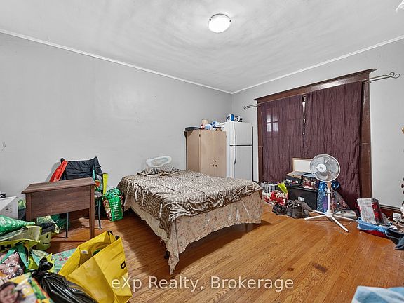 5th image of 126 Chatham St
