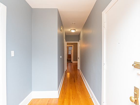 2nd image of 1523 W Rosemont Ave #3E